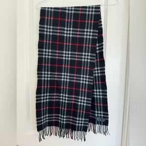 BURBERRY’s NAVY SCARF 100% CASHMERE
